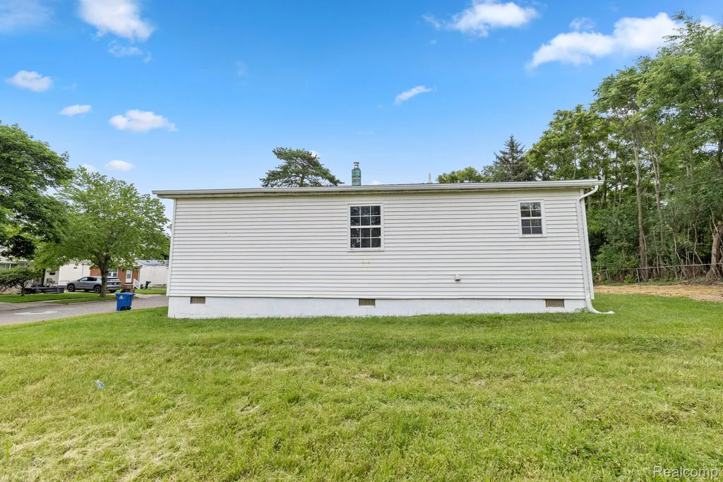 551 Nebraska Avenue Pontiac City MI 48341