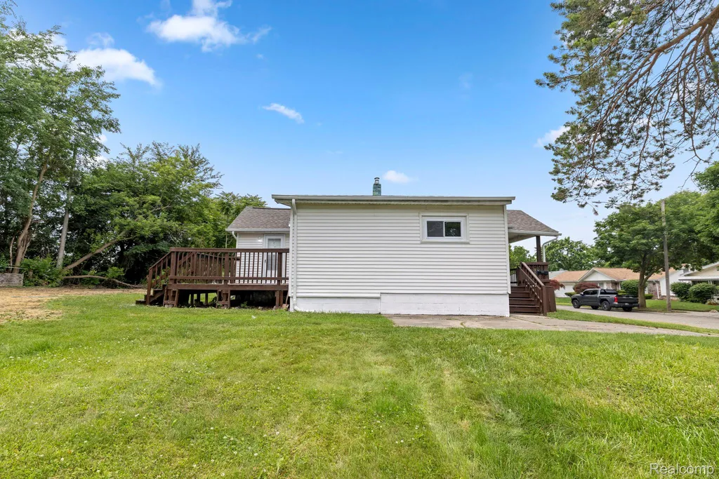 551 Nebraska Avenue Pontiac City MI 48341