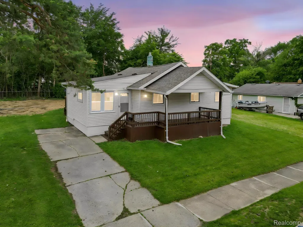 551 Nebraska Avenue Pontiac City MI 48341