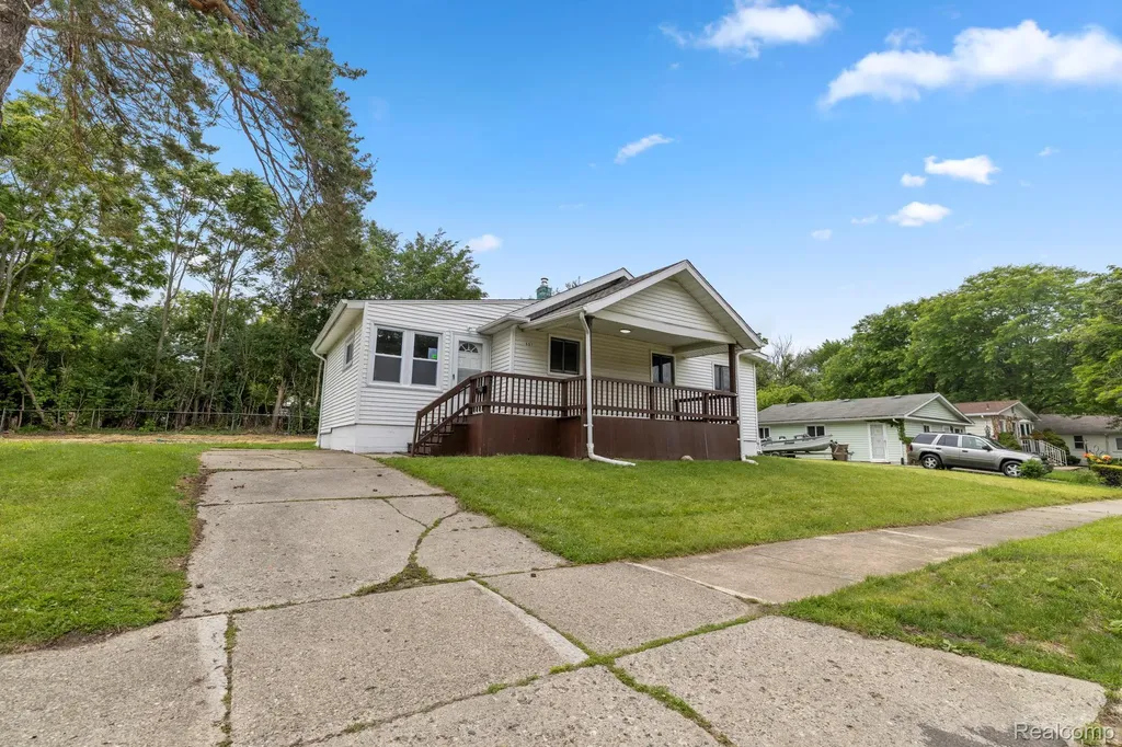 551 Nebraska Avenue Pontiac City MI 48341