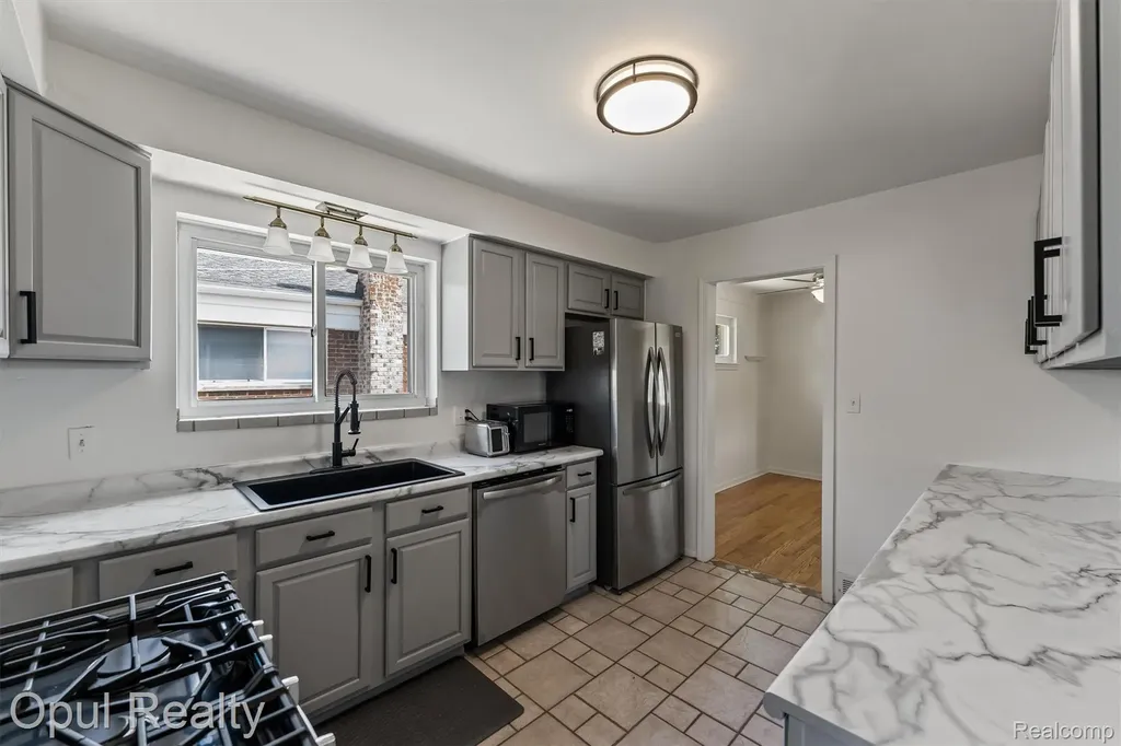 7799 Gary Avenue Westland City MI 48185