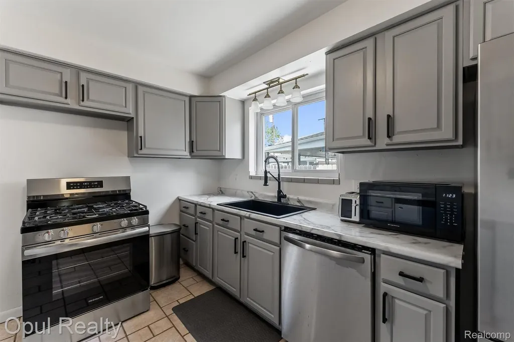 7799 Gary Avenue Westland City MI 48185