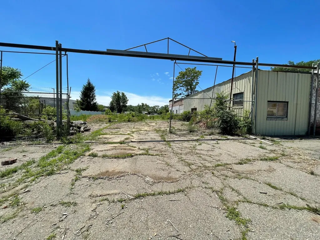 619-635 East Washington Jackson City MI 49203
