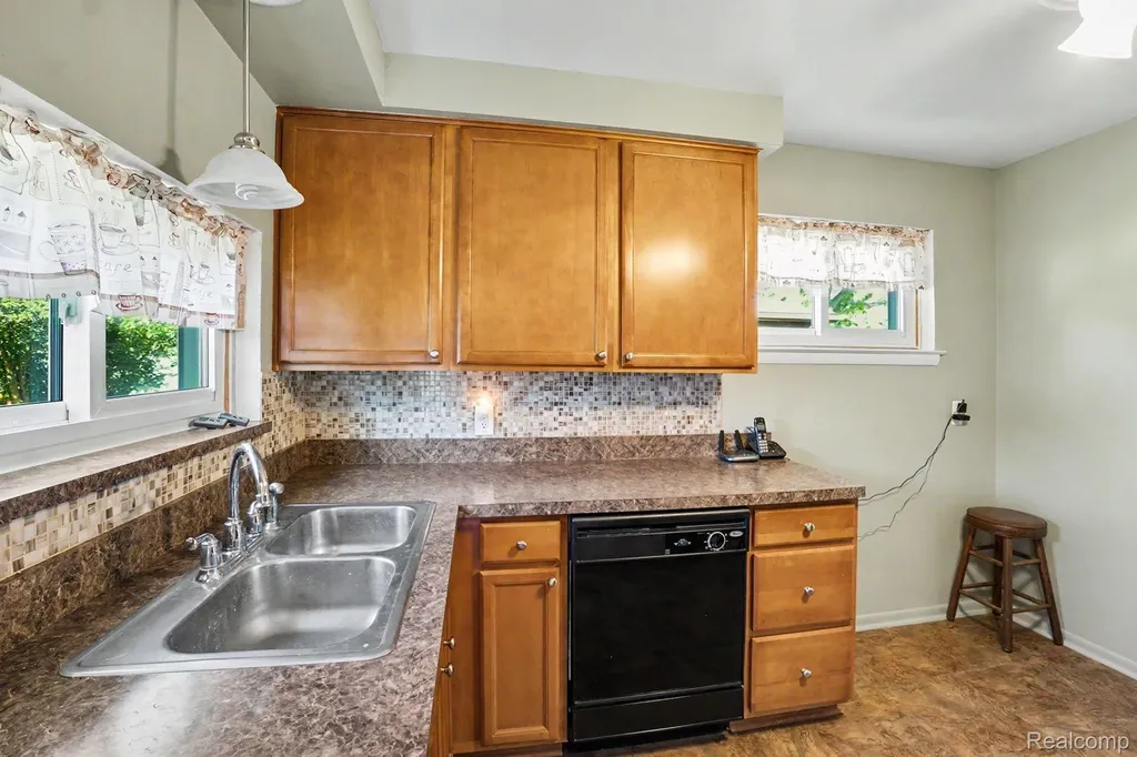 1209 Massoit Road Clawson City MI 48017