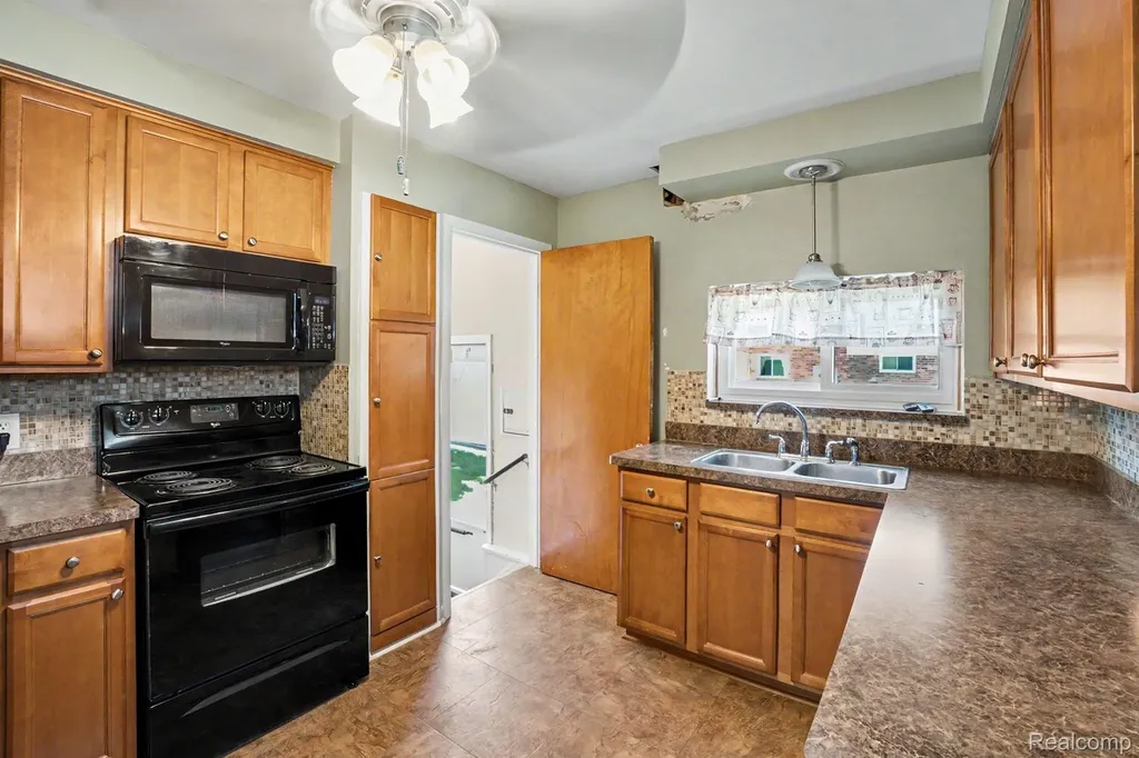 1209 Massoit Road Clawson City MI 48017