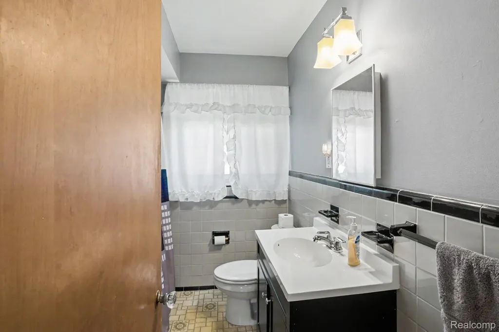 1209 Massoit Road Clawson City MI 48017