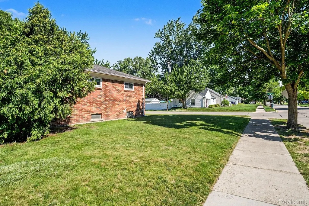 1209 Massoit Road Clawson City MI 48017