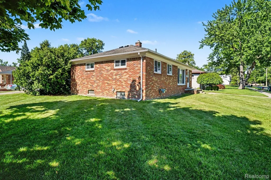 1209 Massoit Road Clawson City MI 48017