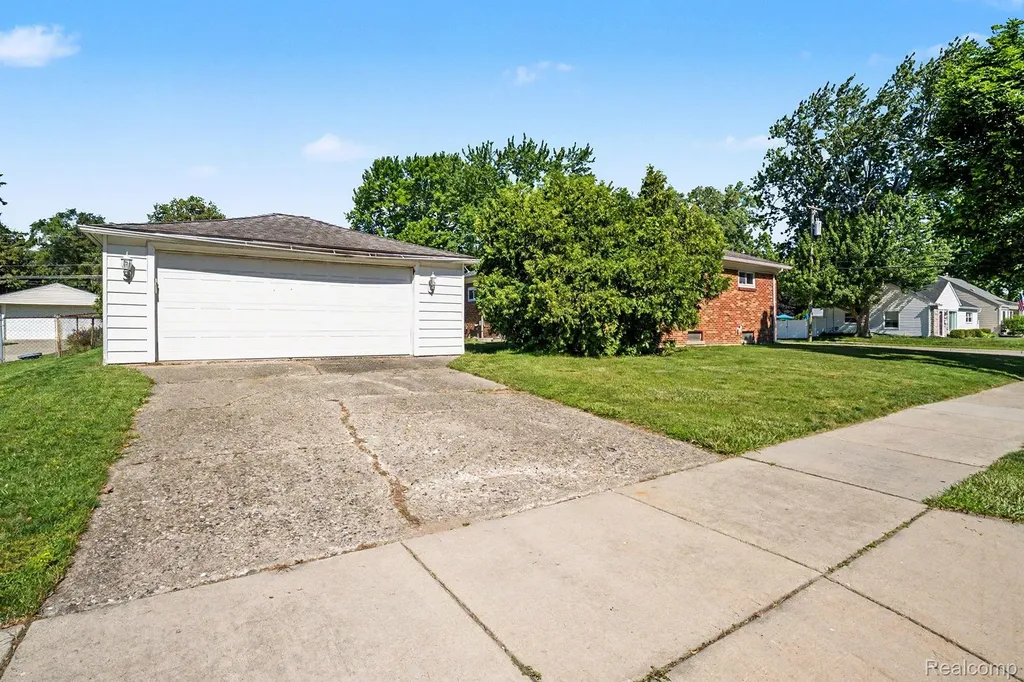 1209 Massoit Road Clawson City MI 48017