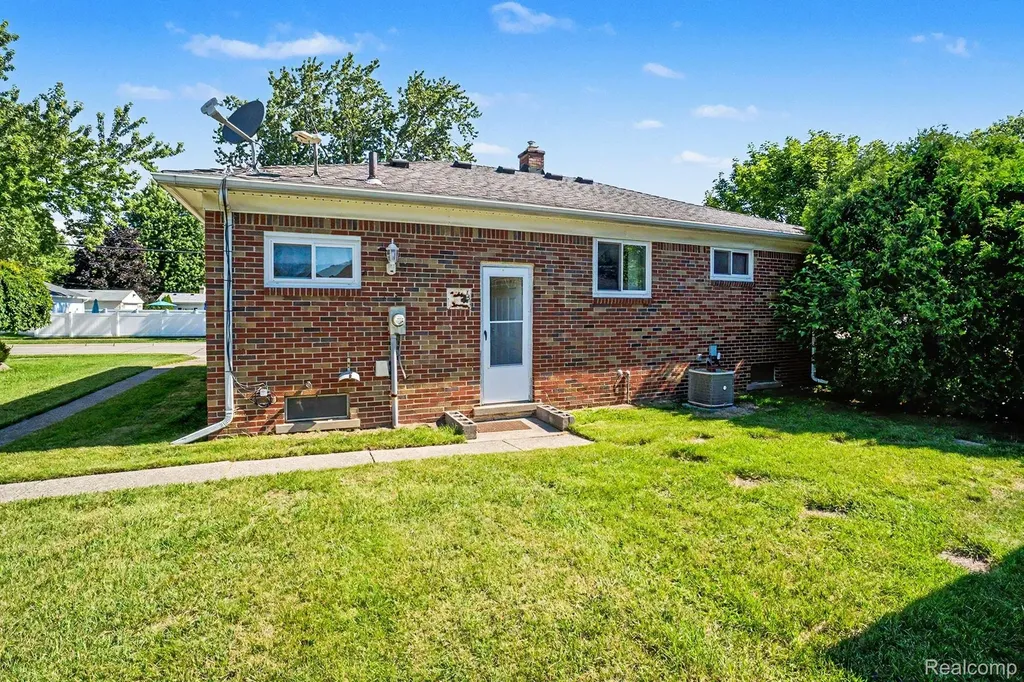 1209 Massoit Road Clawson City MI 48017