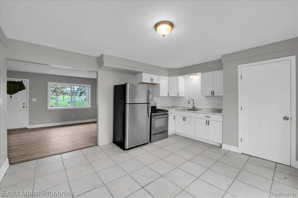 724 Parkwood Avenue Pontiac City MI 48340