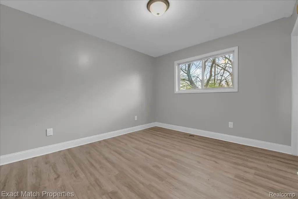 724 Parkwood Avenue Pontiac City MI 48340