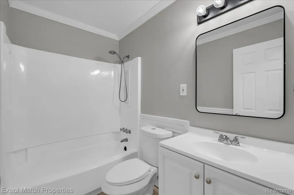 724 Parkwood Avenue Pontiac City MI 48340