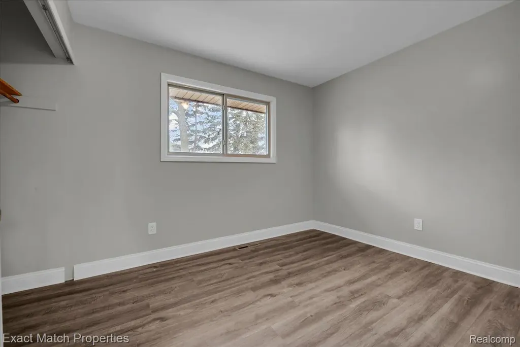 724 Parkwood Avenue Pontiac City MI 48340