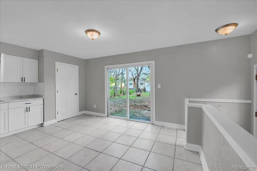 724 Parkwood Avenue Pontiac City MI 48340