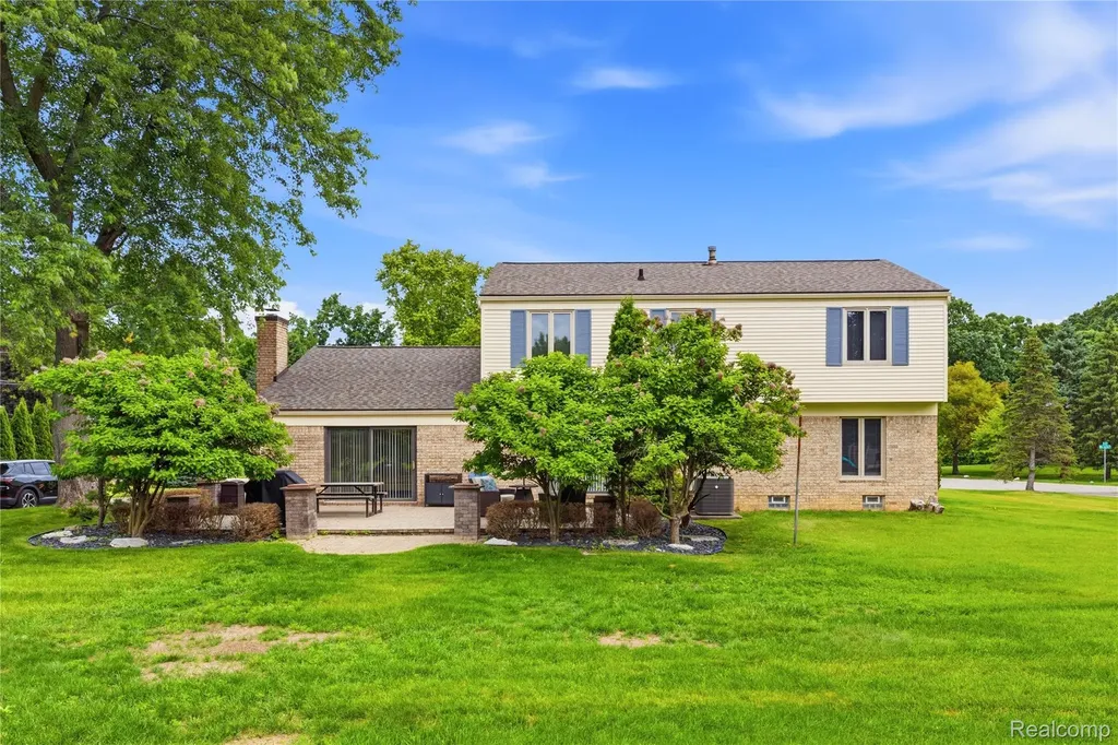 3495 Macnichol Trail West Bloomfield Charter Township MI 48323