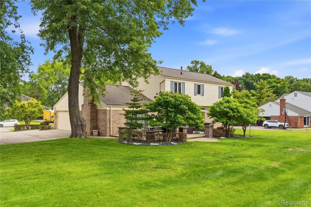 3495 Macnichol Trail West Bloomfield Charter Township MI 48323