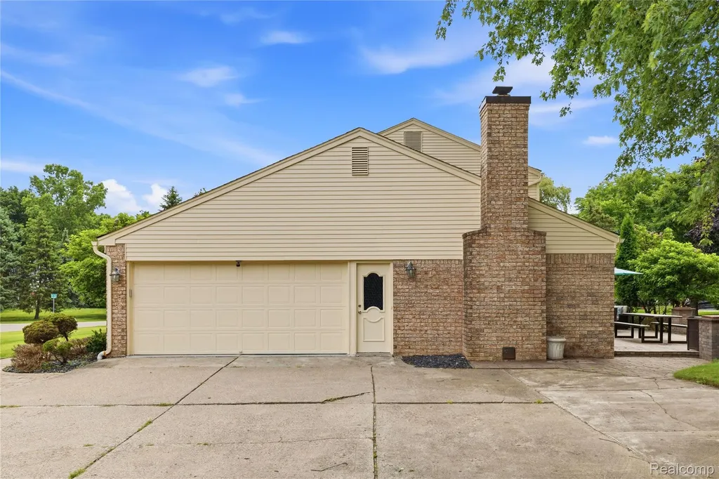 3495 Macnichol Trail West Bloomfield Charter Township MI 48323