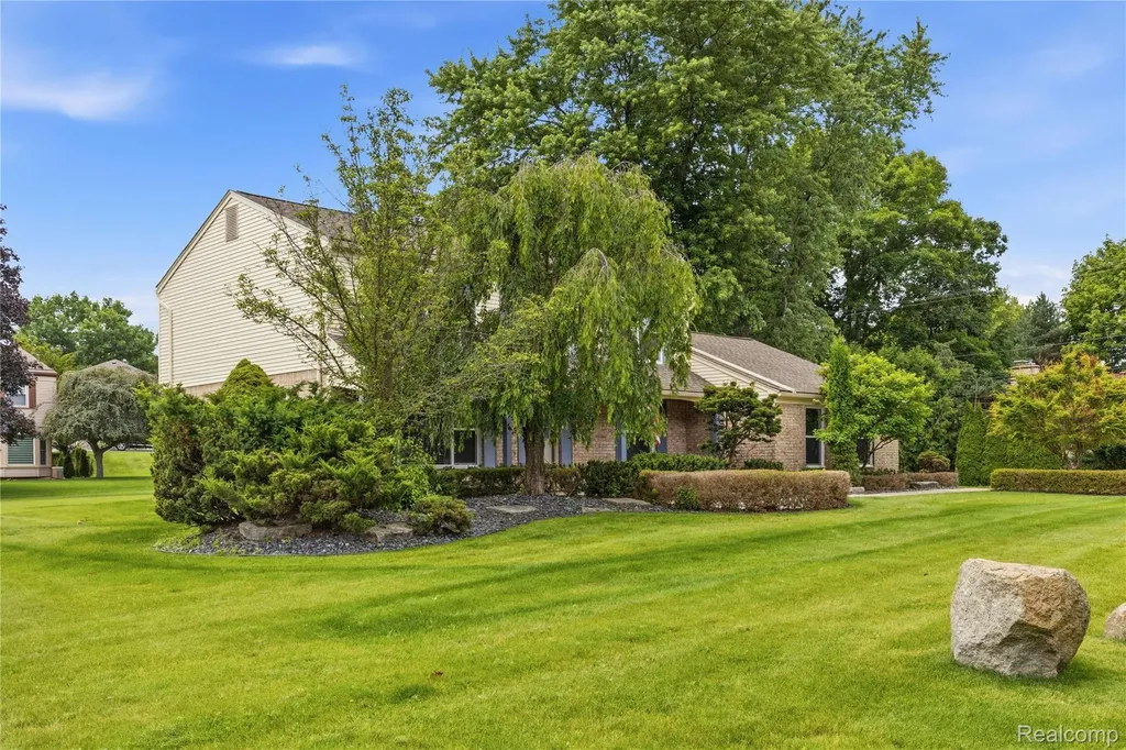 3495 Macnichol Trail West Bloomfield Charter Township MI 48323