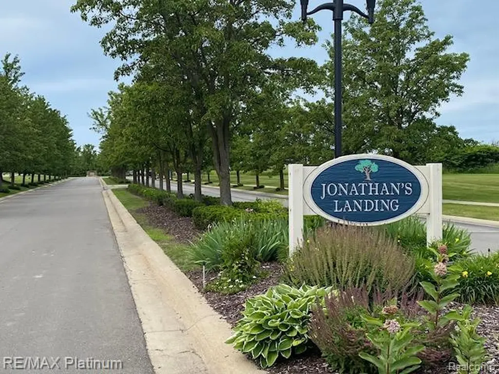 1105 S Rial Lake Drive Howell City MI 48843