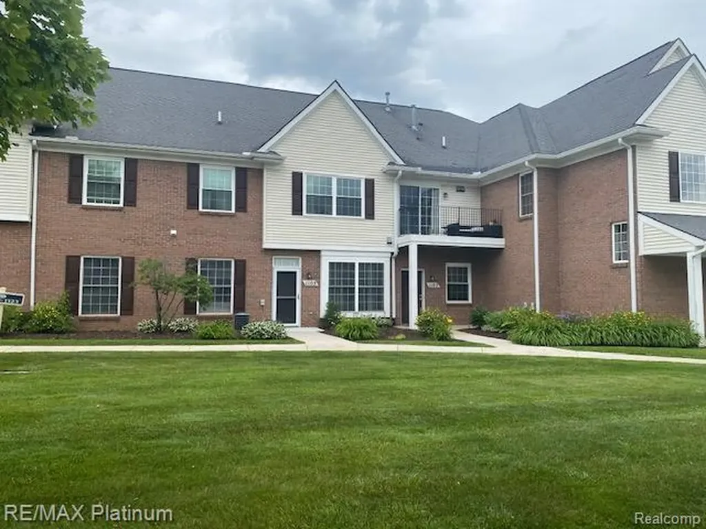 1105 S Rial Lake Drive Howell City MI 48843