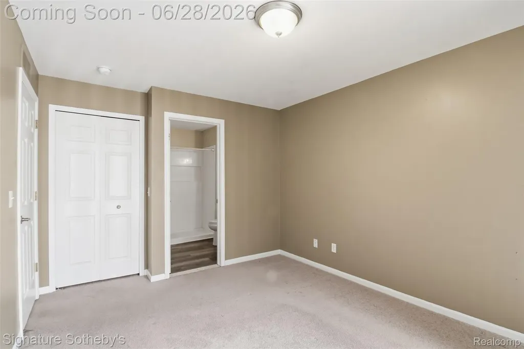 1091 Beaver Run Troy City MI 48083