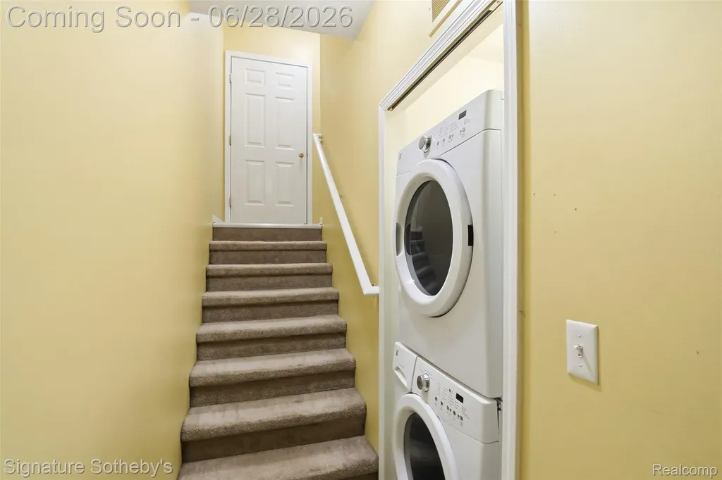 1091 Beaver Run Troy City MI 48083