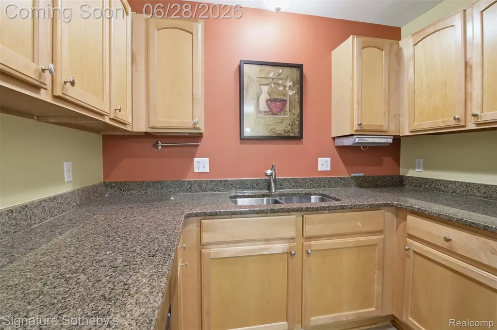1091 Beaver Run Troy City MI 48083