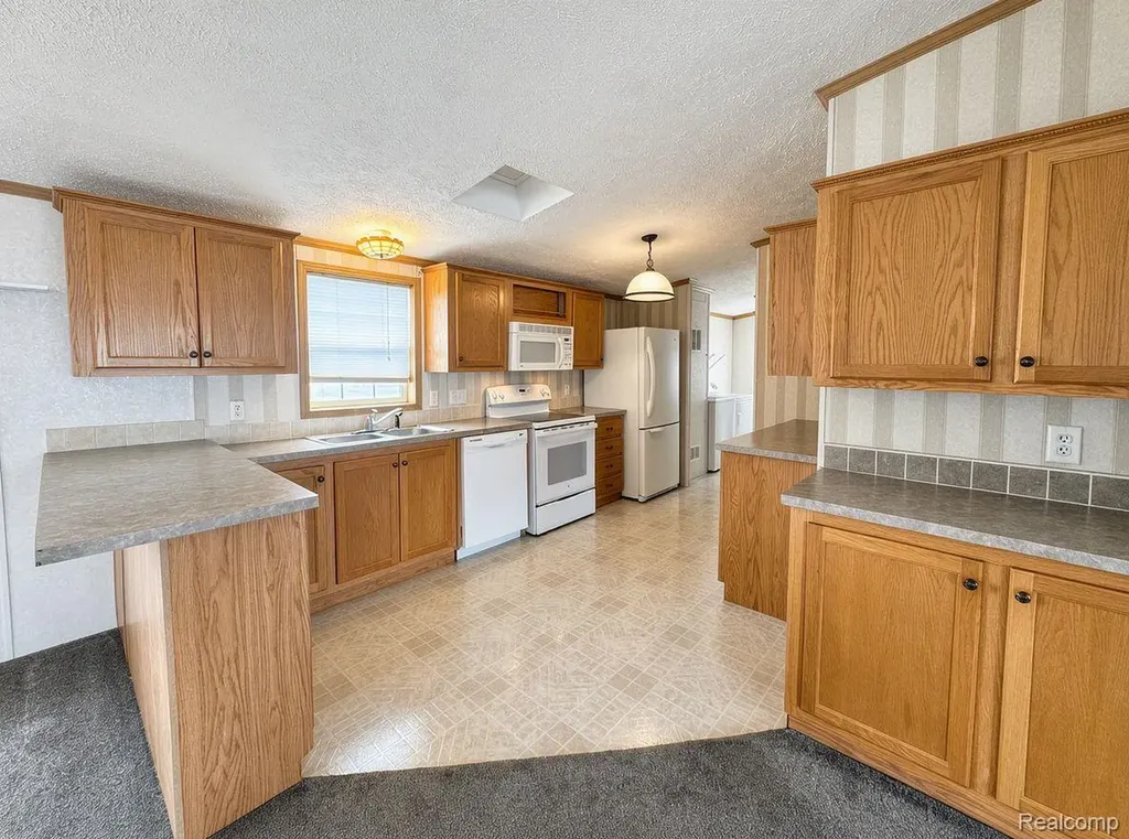 29258 Hidden River Drive Gibraltar City MI 48173