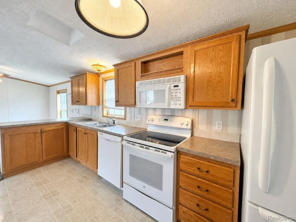 29258 Hidden River Drive Gibraltar City MI 48173