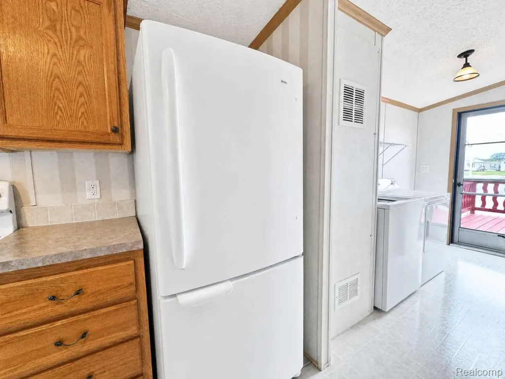 29258 Hidden River Drive Gibraltar City MI 48173