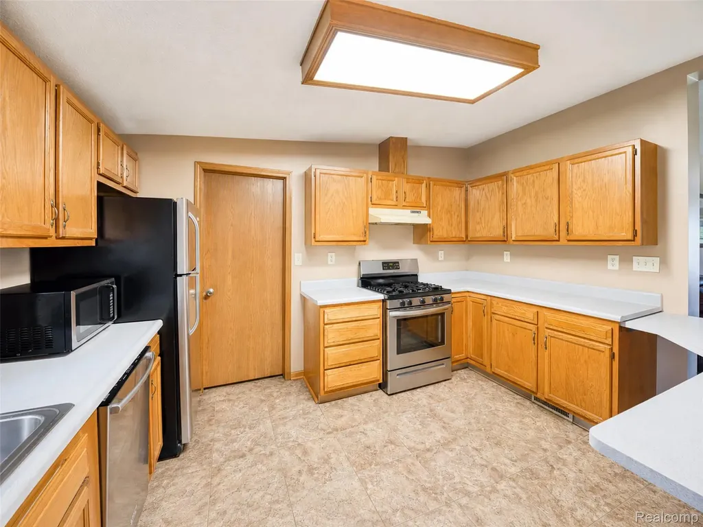 13129 Evelyn Court Van Buren Charter Township MI 48111