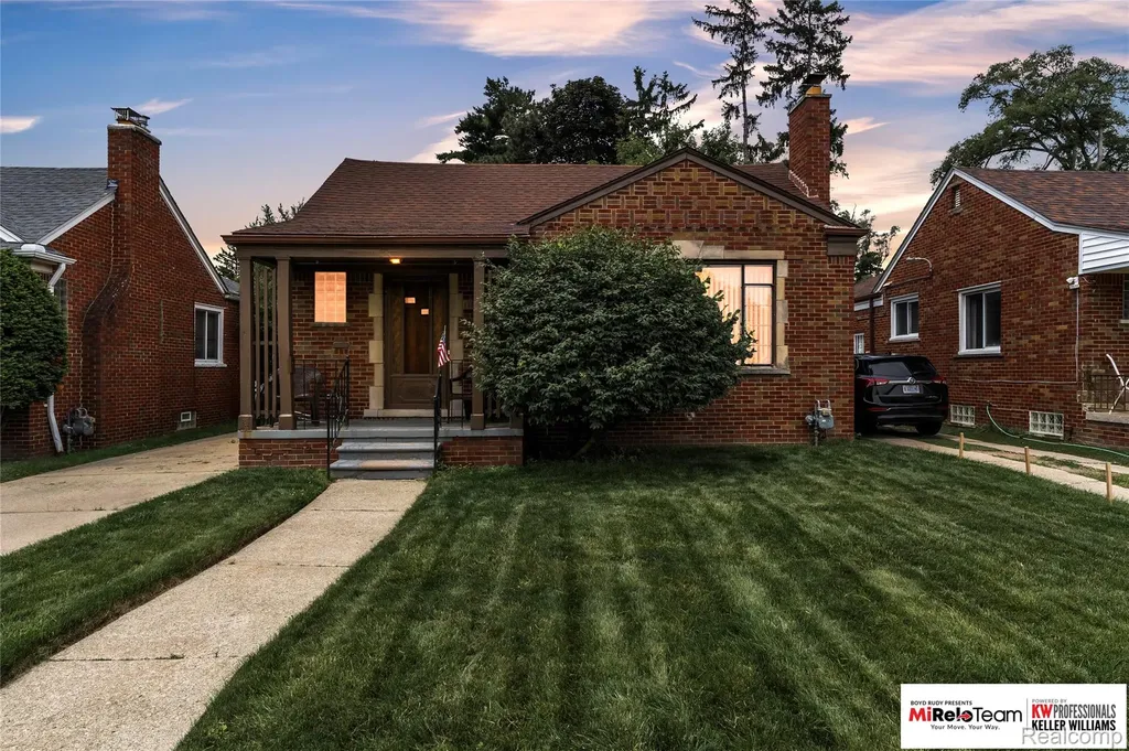 17585 Whitcomb Street Detroit City MI 48235