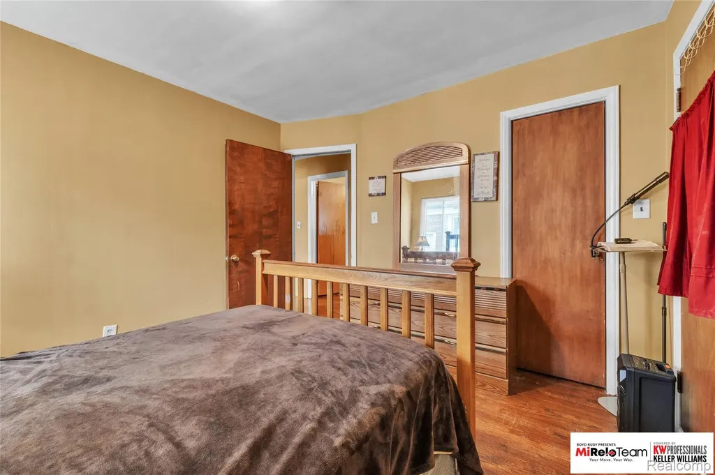17585 Whitcomb Street Detroit City MI 48235