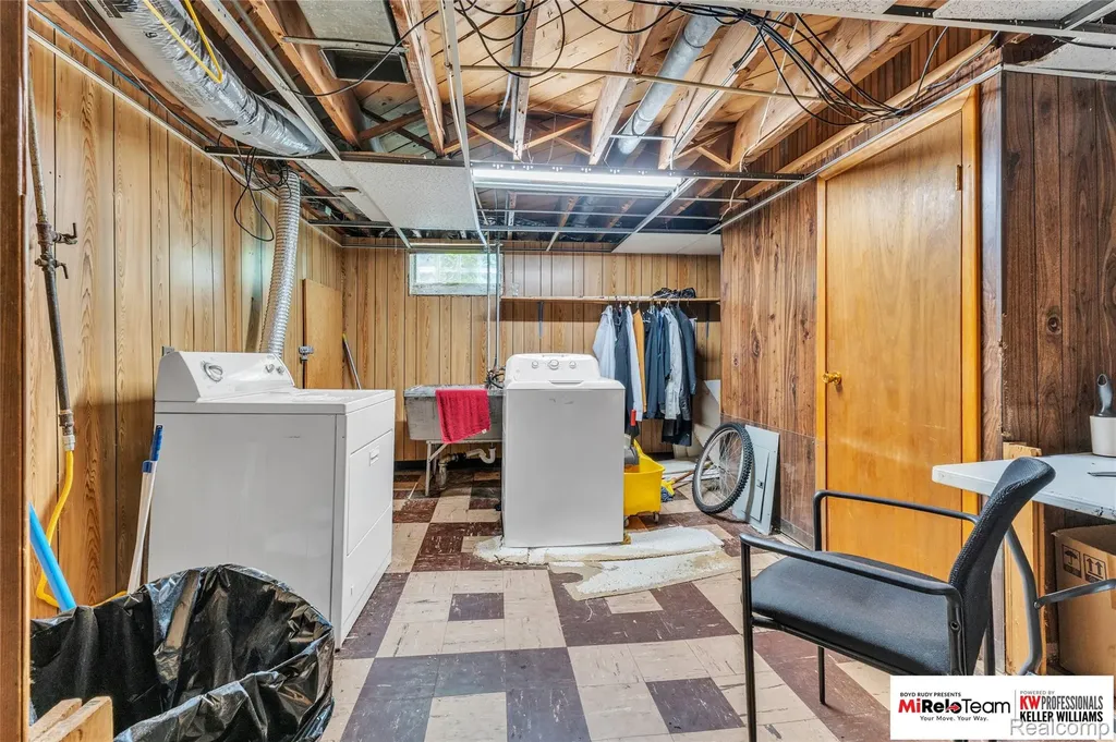 17585 Whitcomb Street Detroit City MI 48235