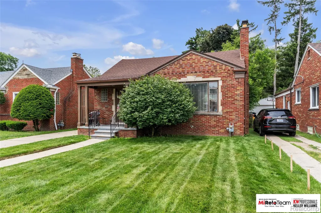 17585 Whitcomb Street Detroit City MI 48235