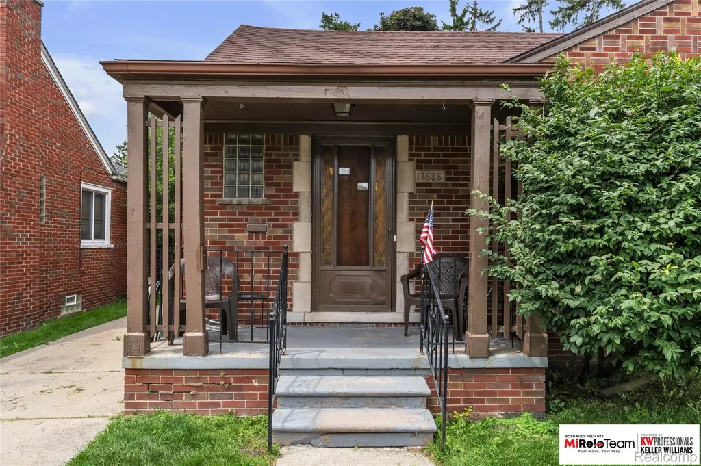 17585 Whitcomb Street Detroit City MI 48235