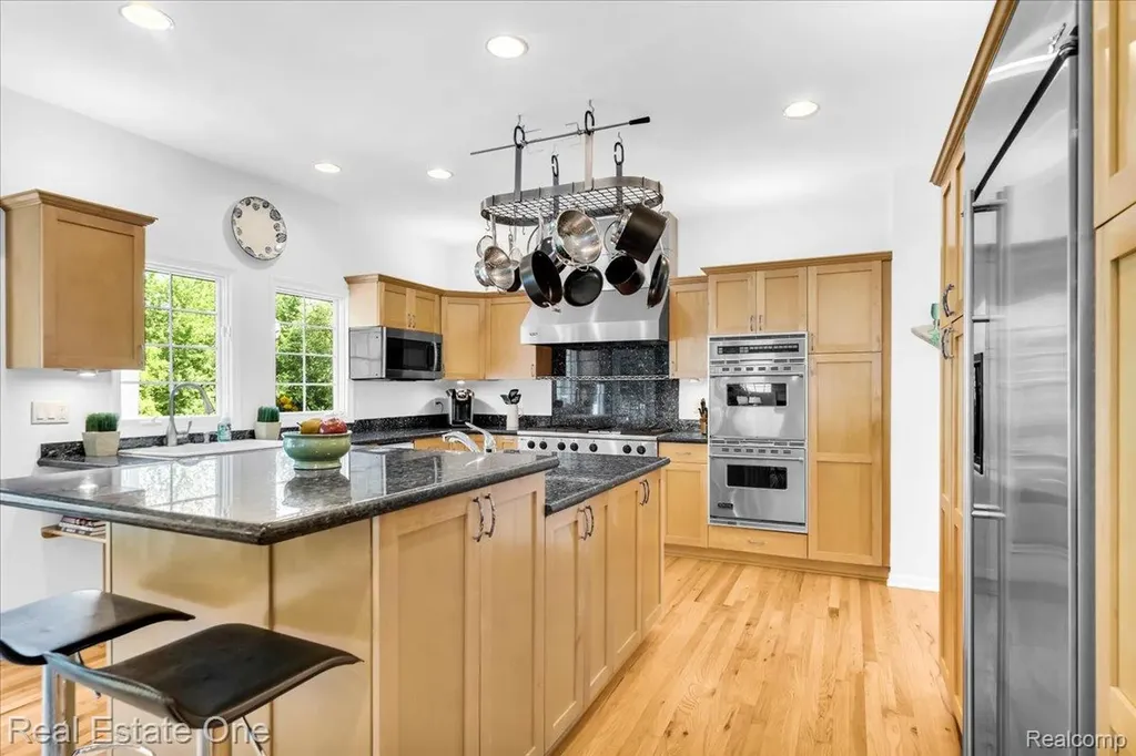 33850 Braebury Ridge Farmington Hills City MI 48331