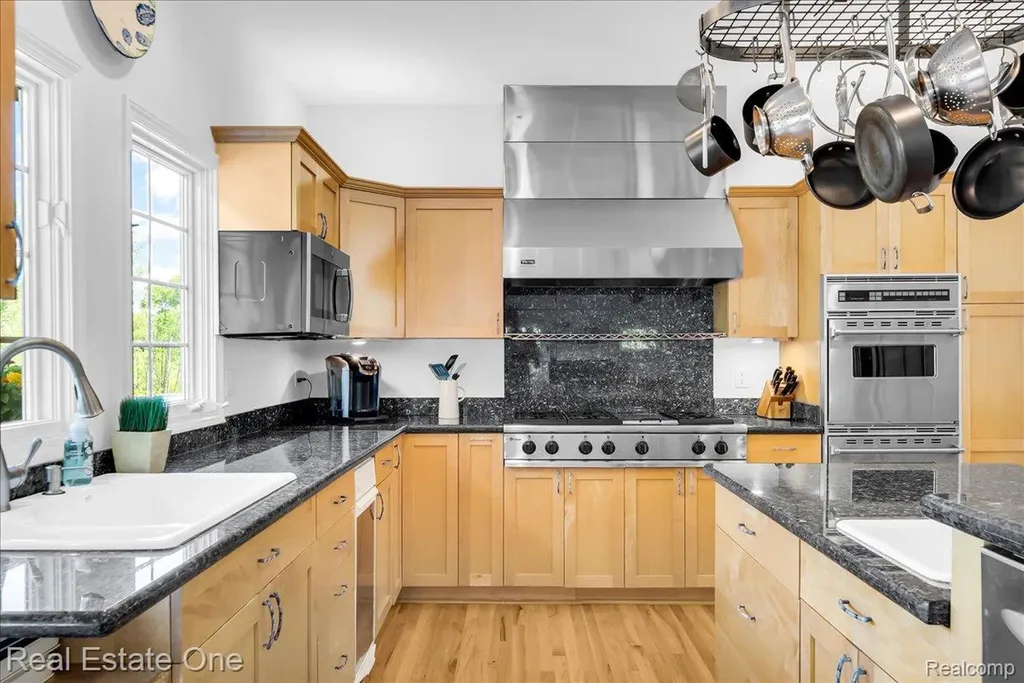 33850 Braebury Ridge Farmington Hills City MI 48331