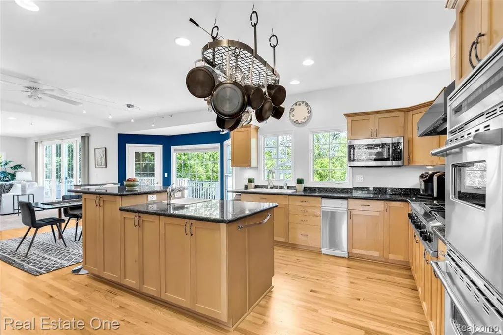 33850 Braebury Ridge Farmington Hills City MI 48331