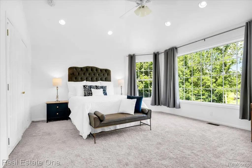 33850 Braebury Ridge Farmington Hills City MI 48331