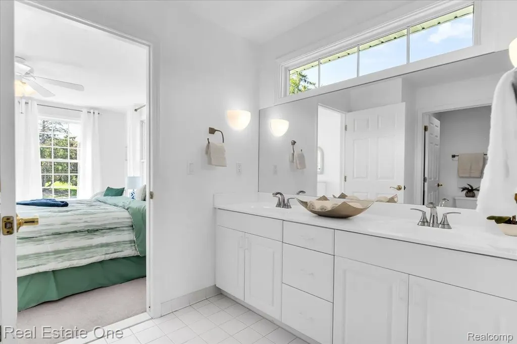 33850 Braebury Ridge Farmington Hills City MI 48331