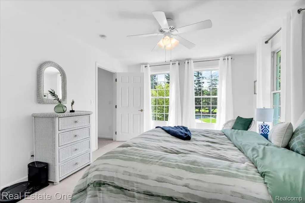 33850 Braebury Ridge Farmington Hills City MI 48331