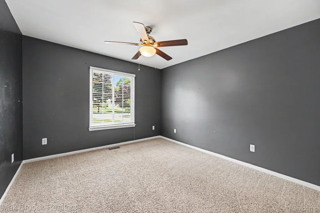 18733 Yorkshire Drive Livonia City MI 48152