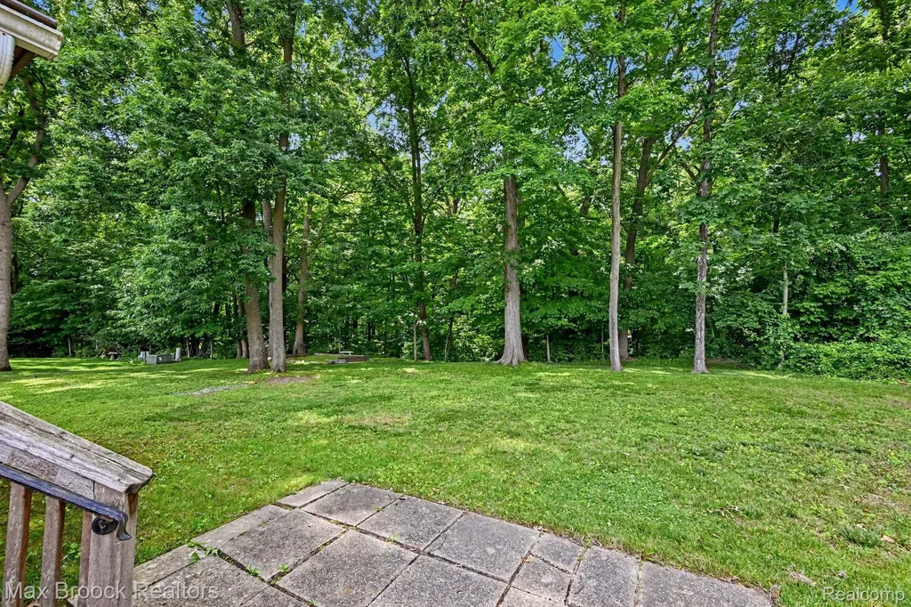 18733 Yorkshire Drive Livonia City MI 48152