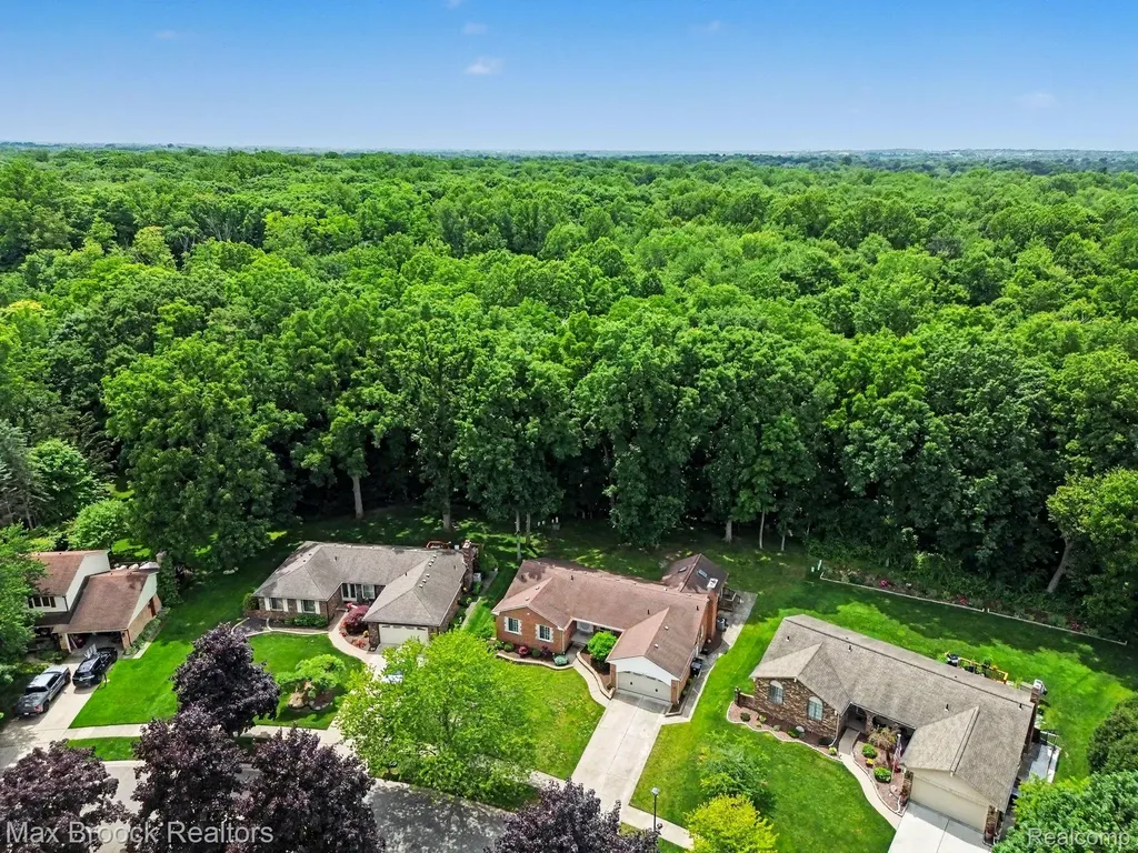 18733 Yorkshire Drive Livonia City MI 48152