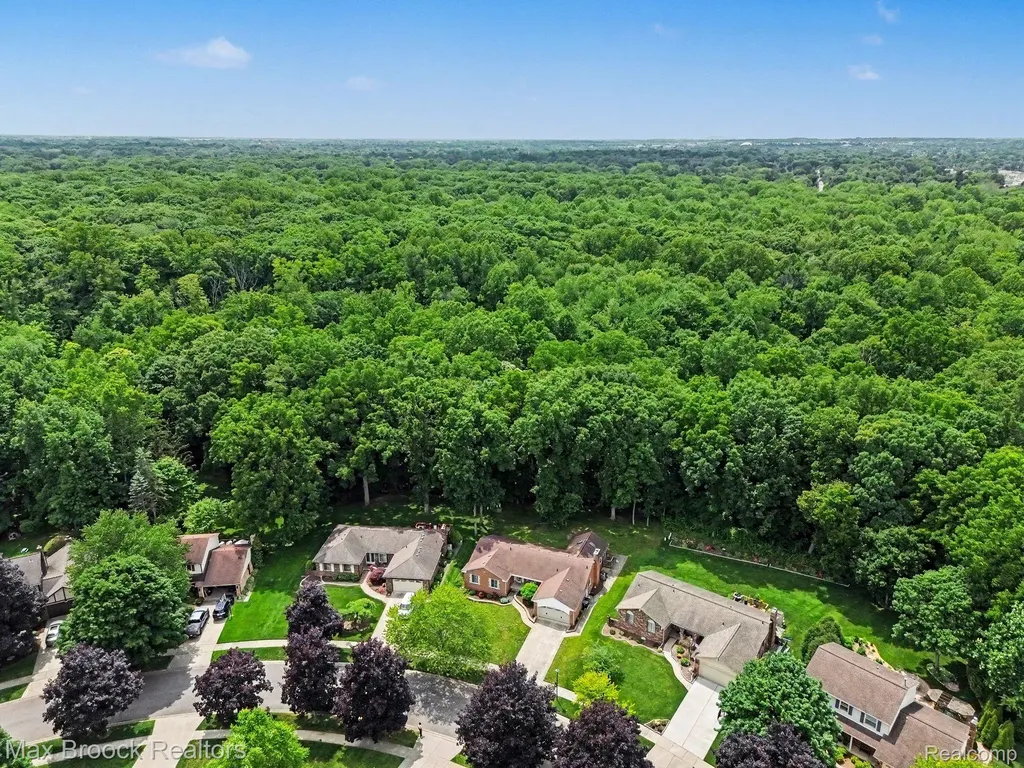 18733 Yorkshire Drive Livonia City MI 48152
