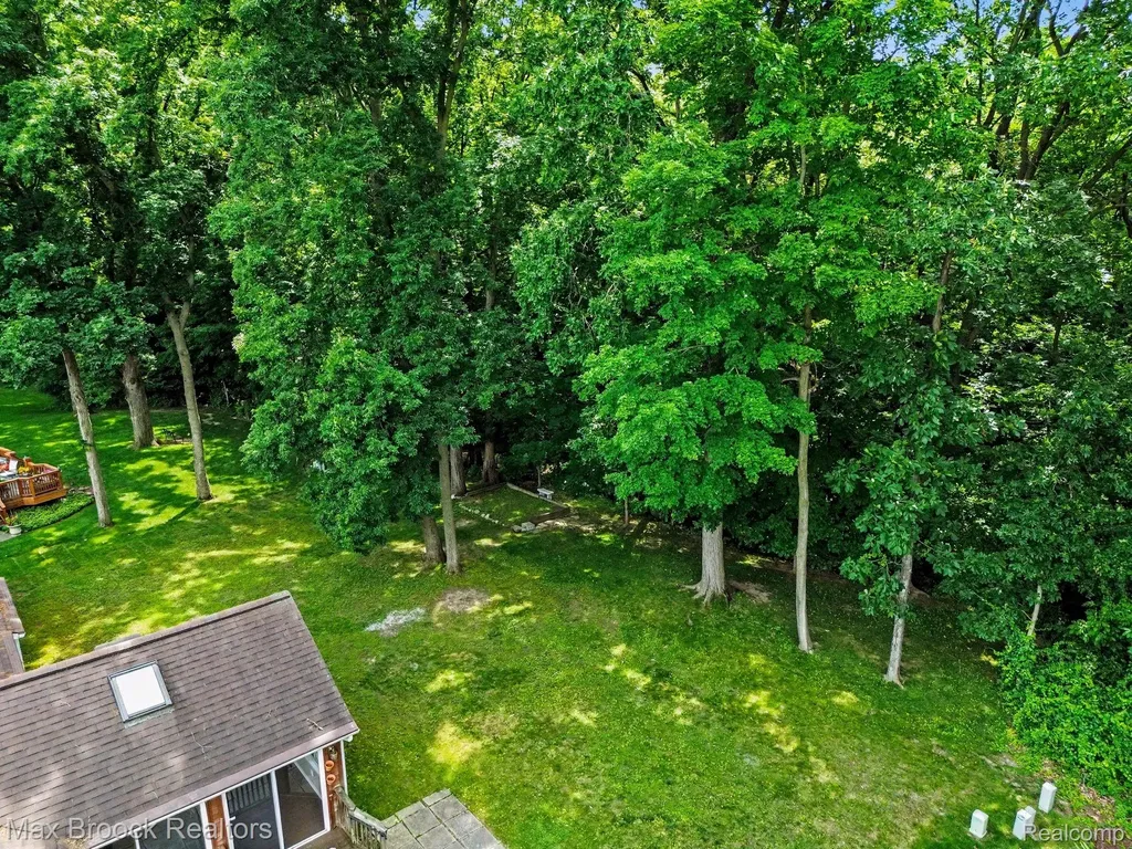 18733 Yorkshire Drive Livonia City MI 48152