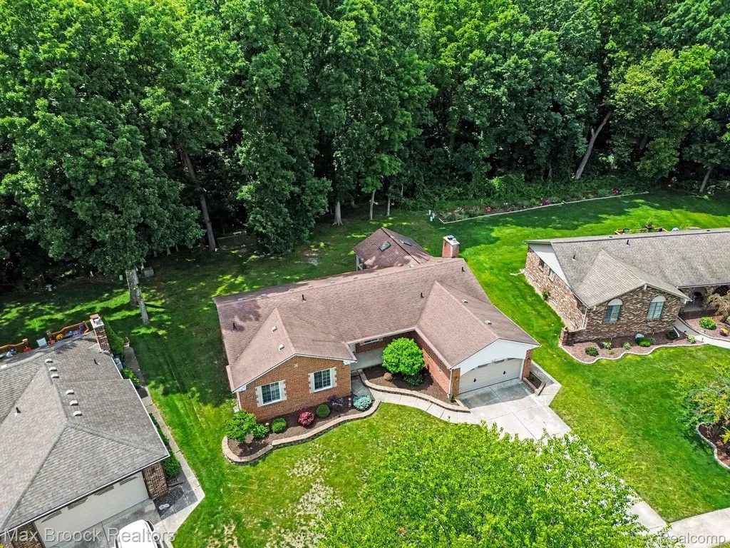 18733 Yorkshire Drive Livonia City MI 48152