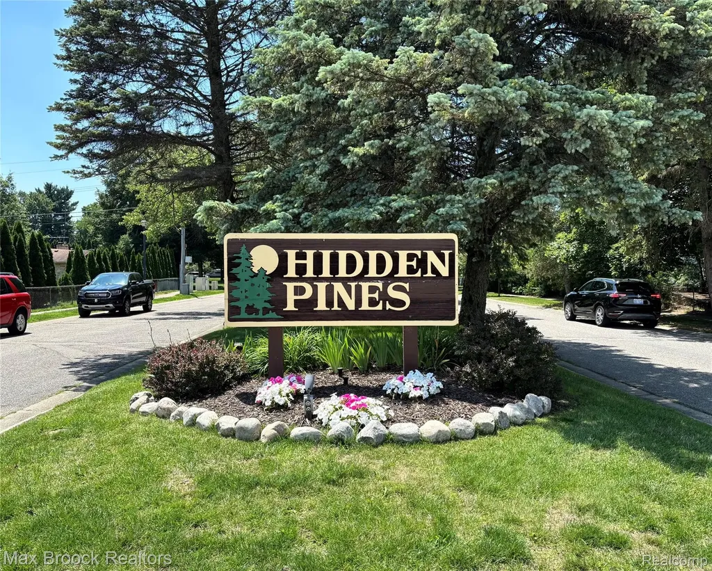18733 Yorkshire Drive Livonia City MI 48152
